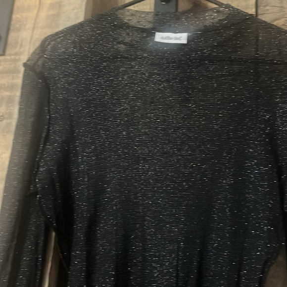 Sparkly under shirt from the buckle perfect for the holidays - Picture 2 of 2